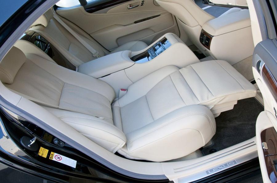  Lexus LS460 2013 года  (фото 13 из 111)